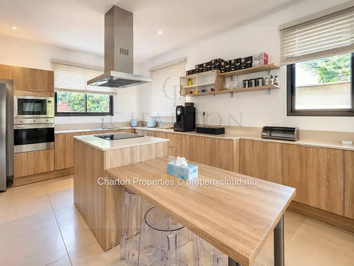 Villa contemporaine de 3 chambres avec vaste jardin paysager et piscine privée au cœur du Nord de l'Île Maurice