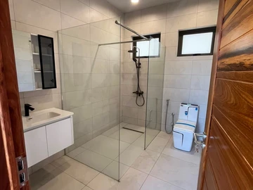5 Bedroom Villa