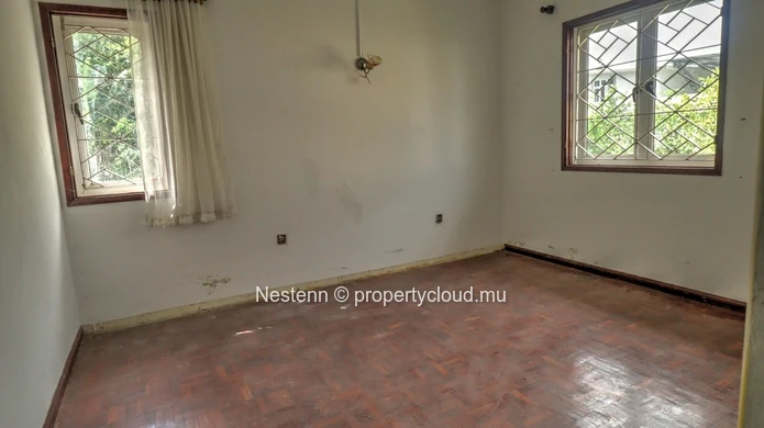 Traditional single-storey villa with 4 bedrooms