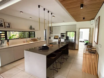 5 Bedroom Villa