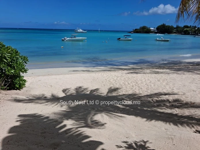 À deux pas du sable