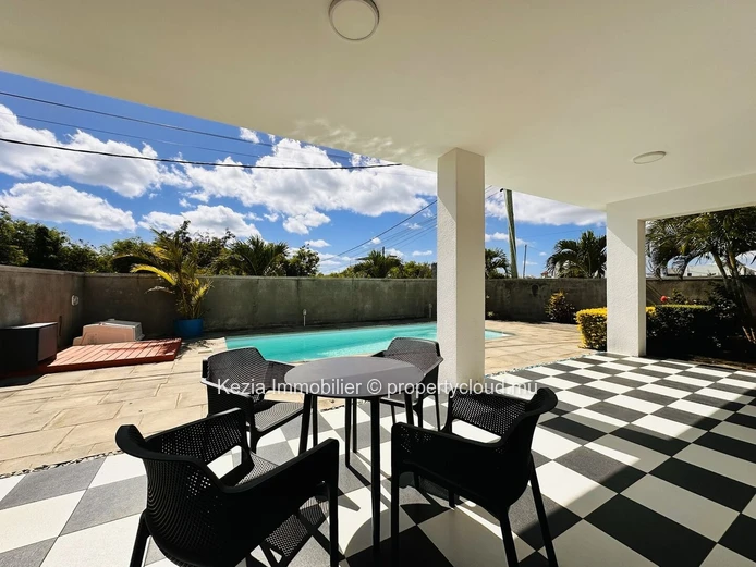Modern Villa Close To The Beach 