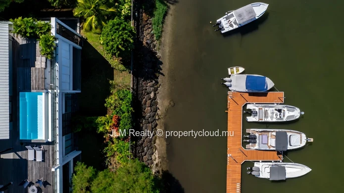 À louer – Appartement 3 chambres en suite en bord de rivière à Rivière Noire, Île Maurice