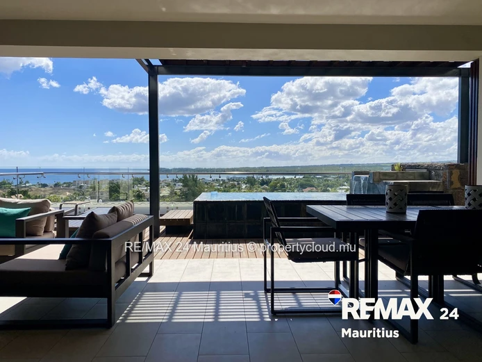 Exclusive Penthouse with Pool and Splendid Views over Tamarin