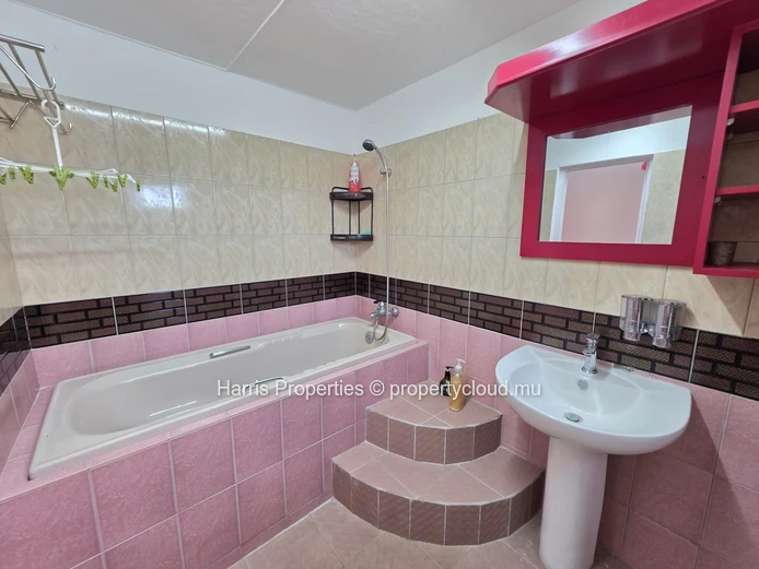 Triplex à vendre à Grand Gaube – Résidence sécurisée