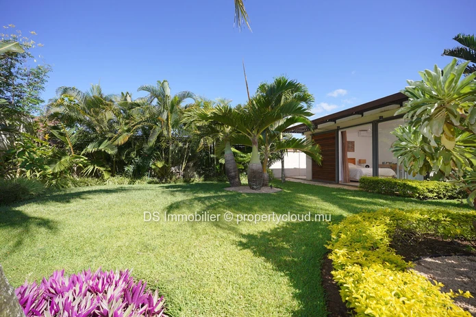 Villa Res De 4 Chambres Plain-Pieds À Vendre - Grand Baie - Nord - Accessible Aux Non Citoyens