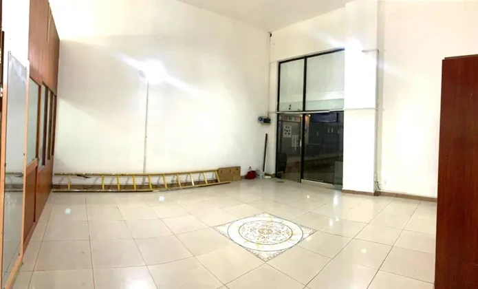 Commercial Space - 68m2 - Quatre Bornes - Ref. EM100054LO