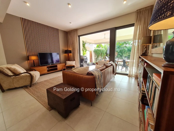 Appartement de 2 chambres en rez-de-jardin à vendre à Pointe aux Canonniers, Île Maurice | Jardin, piscine et plage à... (Mandat exclusif)