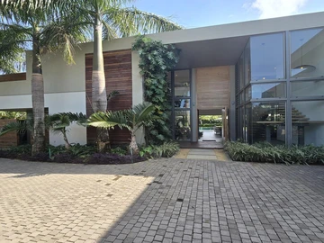 5 Bedroom Villa
