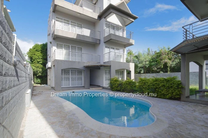 For sale: Building with 4 furnished apartments in Pereybere – Mauritius