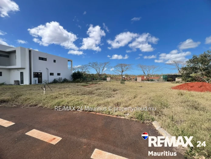 Prime Residential Plot in Balaclava Royal Park | 499.37 m²