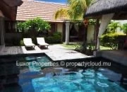 A stunning single-storey villa is available for rent in the secured and upscale Oasis 2 (Evaco) residence in Pereybere.