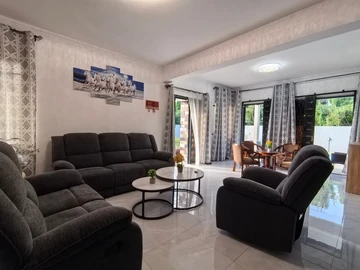 5 Bedroom Villa