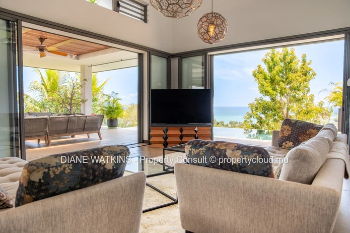Suspendue Entre le Ciel et la Mer : Une Villa Contemporaine à Vendre à Rivière Noire
