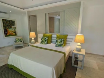 5 Bedroom Villa