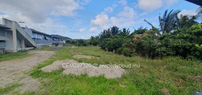 Ferme Avicole Entièrement Équipée à Vendre – La Martinière, Chamouny
