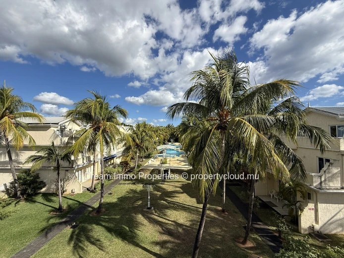 Spacieux triplex meublé de 3 chambres avec jardin privé à Flic en Flac – Ile Maurice