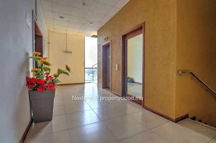 Commercial space of 158 m² on the ground floor