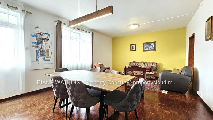 À Vendre - Appartement de 2 Chambres Idéalement situé dans le centre-ville de Curepipe