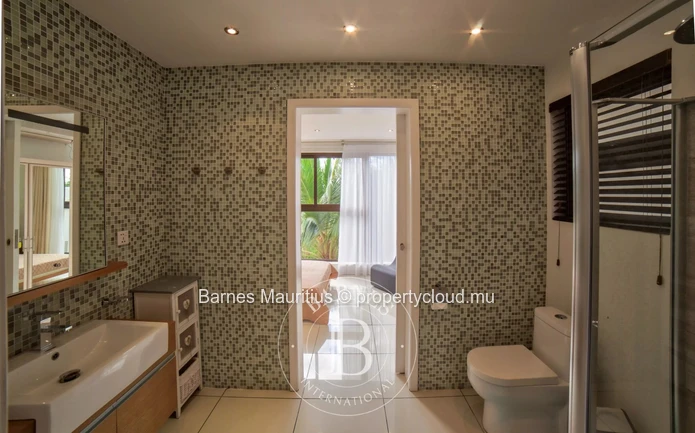 BLACK RIVER - 4 bedrooms sea view penthouse
