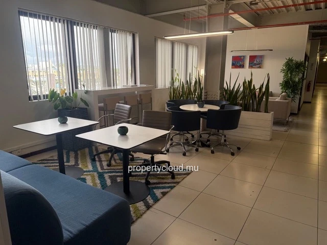 Boostez votre productivité et développez votre entreprise à Grand Bay Central !