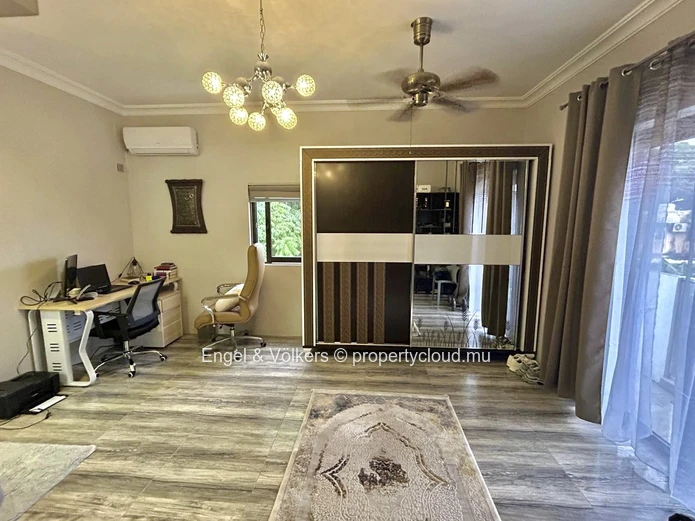 Spacious 5-Bedroom Individual House for Sale — Reserved for Mauritian Citizens
