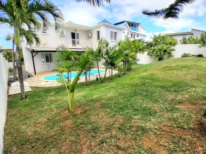 Magnificent Villa In Calodyne – A Rare Living Environment In Mauritius