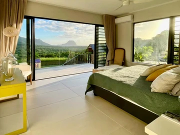 5 Bedroom Villa