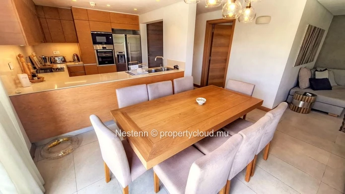 2-bed penthouse in a prestigious parc