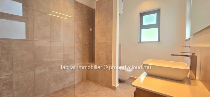 A louer : Découvrez ce magnifique appartement de 185 m², entièrement meublé et équipé, situé à Moka