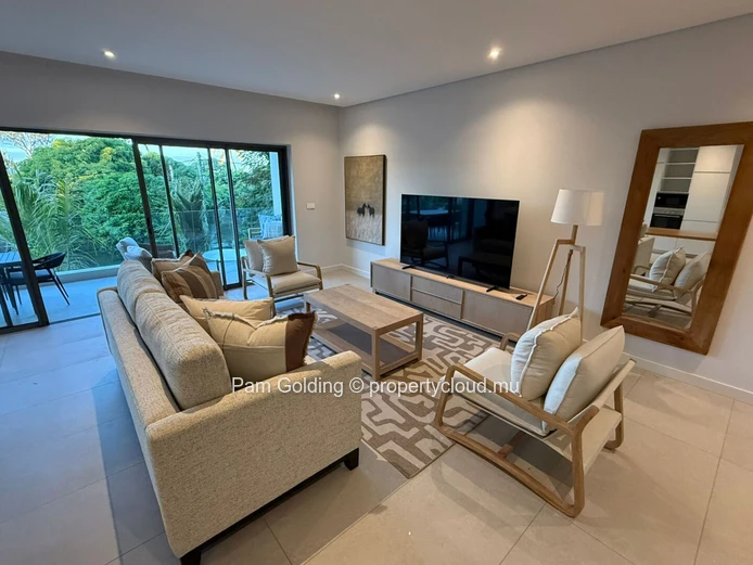 Appartement de 3 chambres récemment mis sur le marché à La Pointe Phase 2 | Confort moderne et art de vivre côtier
