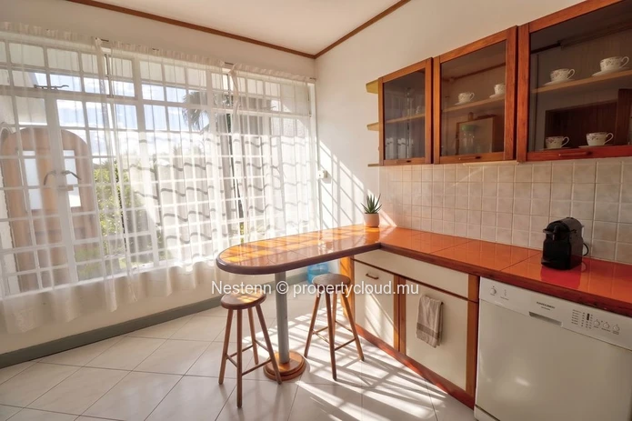 Spacieuse villa traditionnelle en triplex à Sodnac avec 4 chambres, vue sur la mer et la montagne, proche des commodi...