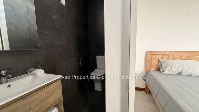 Appartement meublé de 2 chambres à louer à Mont Choisy avec piscine - 40 000 Rs par mois