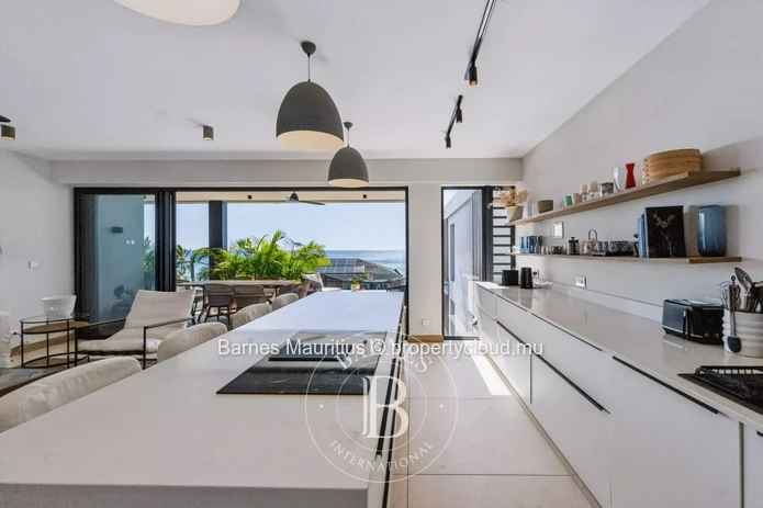 POINTE AUX CANONNIERS - sea view penthouse with 3 bedrooms