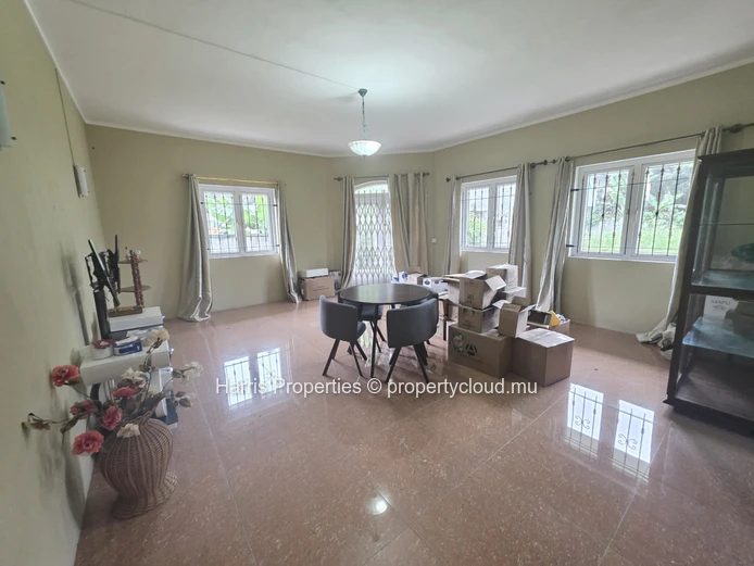 Grande maison individuelle à vendre dans un quartier sécurisé – Plaine des Papayes