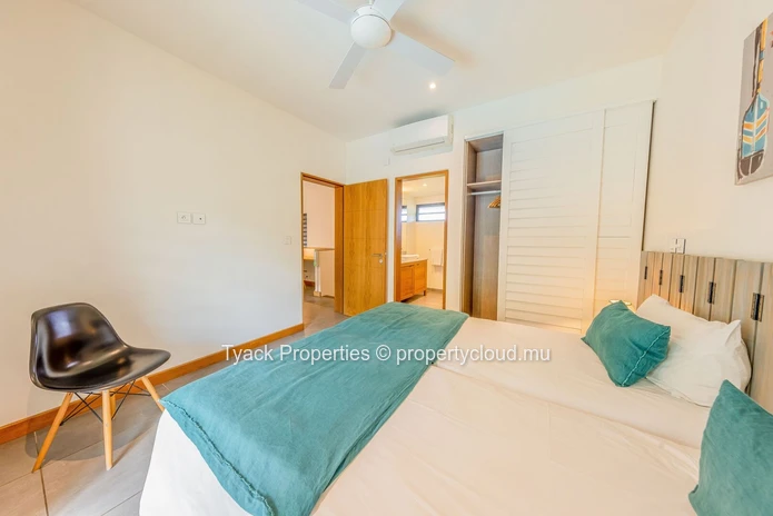 Villa de Luxe à Rivière Noire – 4 Chambres, Piscine et Services Hôteliers