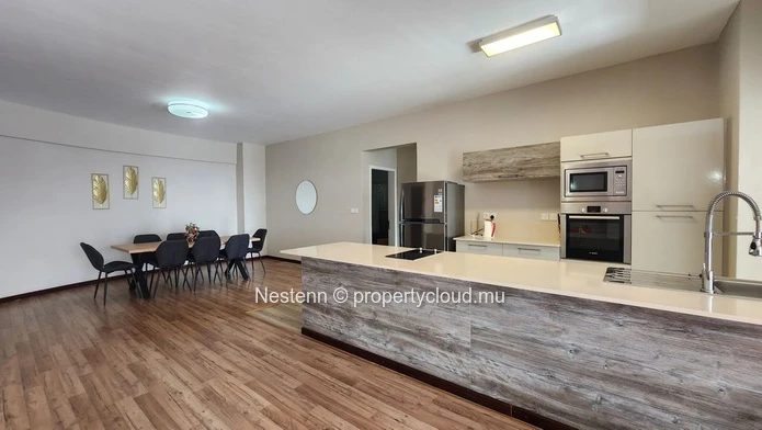 Appartement contemporain de 3 chambres à Rose Hill, climatisation, ascenseur privé et à proximité des commodités. Un ...