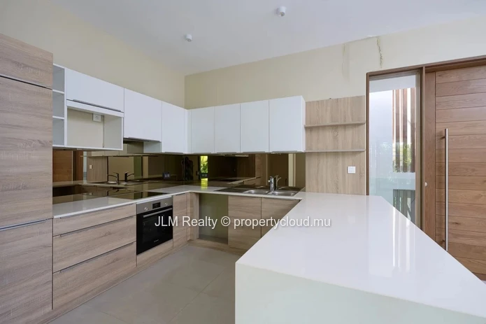 Appartement avec Piscine Privative à Vendre à Pointe aux Canonniers, Île Maurice