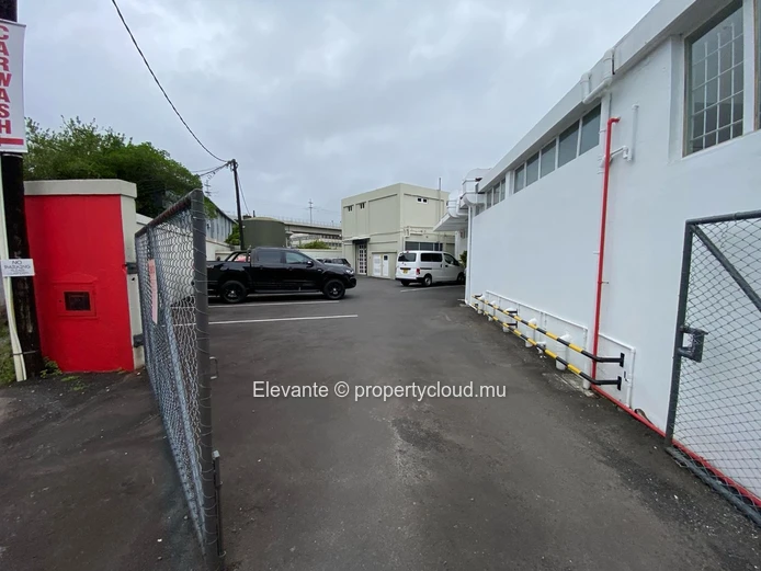 Emplacement de Choix – Bâtiments Commerciaux à Curepipe