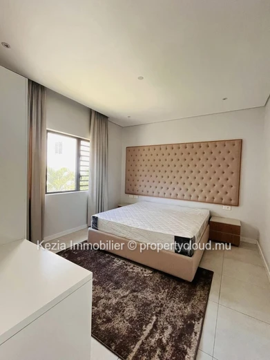 Contemporary First-Floor Apartment Close To The Beach