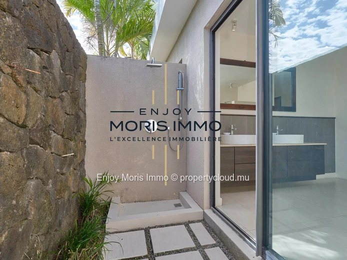 Villa contemporaine à vendre à Péreybère – 3 chambres | Piscine privée | Bureau | Garage | Résidence sécurisée
