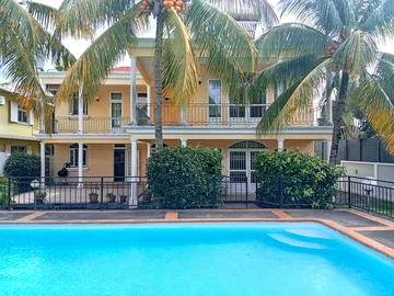 Luxe et Espace à Péreybère – Villa de 5 Chambres avec Dépendance et Piscine
