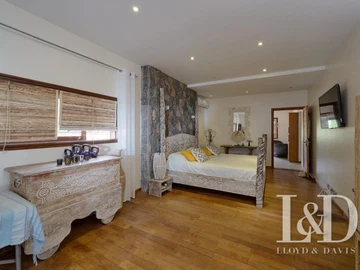 4 Bedroom Villa