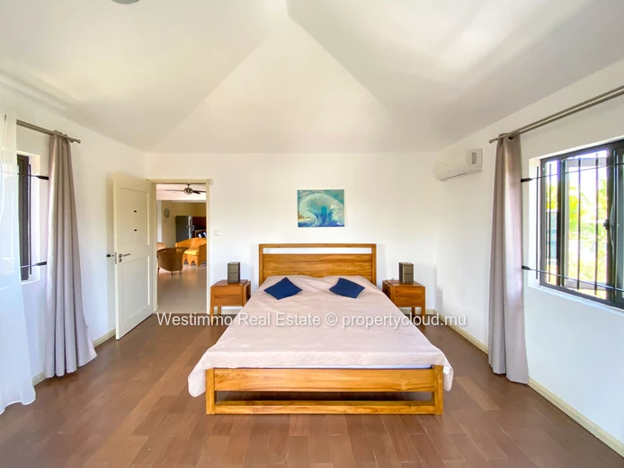 Appartement meublé de 3 chambres avec terrasse à louer à Grand Gaube, île Maurice