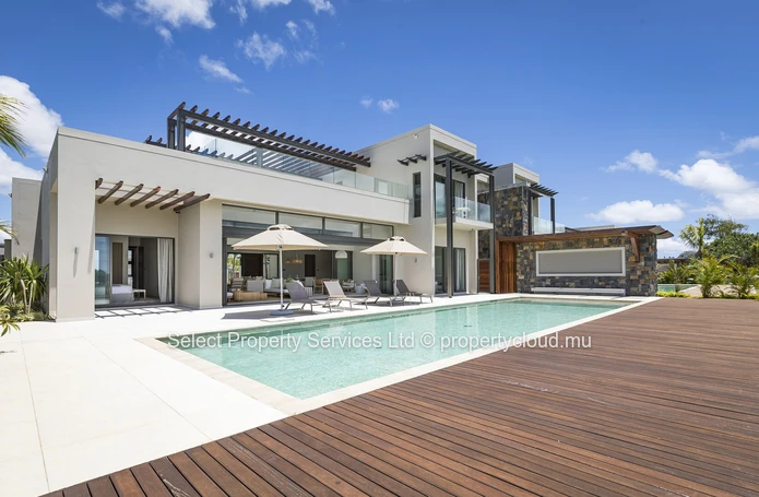 Luxueux Duplex de 4 chambres à vendre avec vue panoramique sur la mer et le golf à Anahita Beau Champ