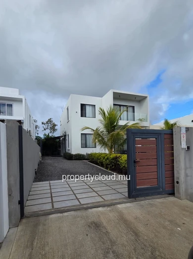 FOR RENT from July 1st, 2026 / Recent 3-bedroom villa in the heart of Grand Baie – Mauritius
