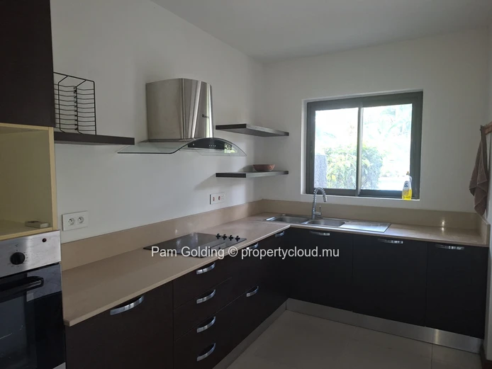 Charmant appartement de 2 chambres au rez-de-chaussée, près de la plage de La Preneuse