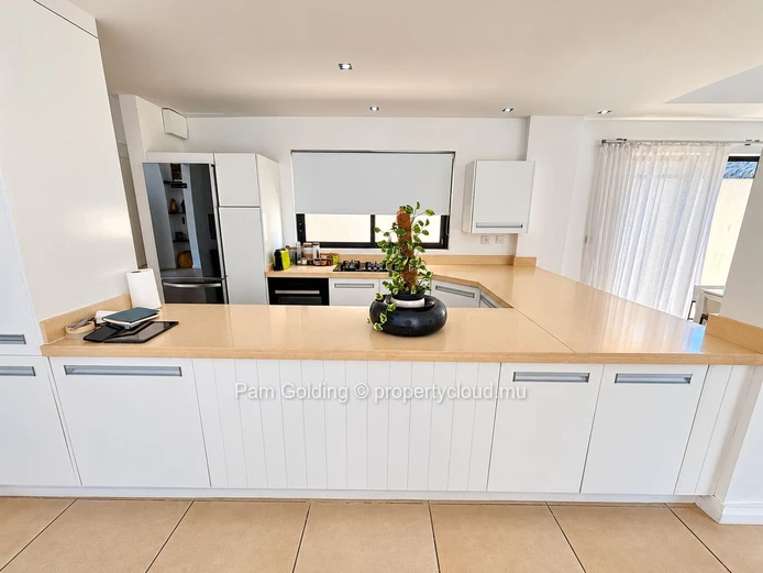 Villa 4 chambres à vendre à Grand Baie, Île Maurice | Le Jardin – Accès direct à la plage