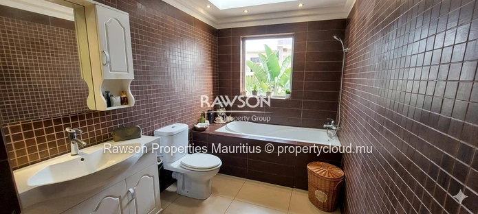 3-Bedroom Apartment for Sale in Black River – Accessible to Foreign Buyers at 360 000 euro