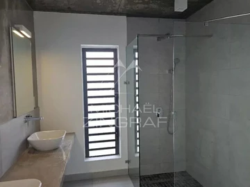 6 Bedroom Villa